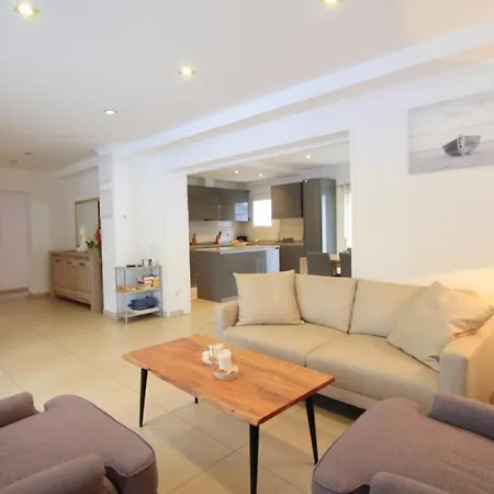 Leon Inmo Arisha - 10009 Empuriabrava