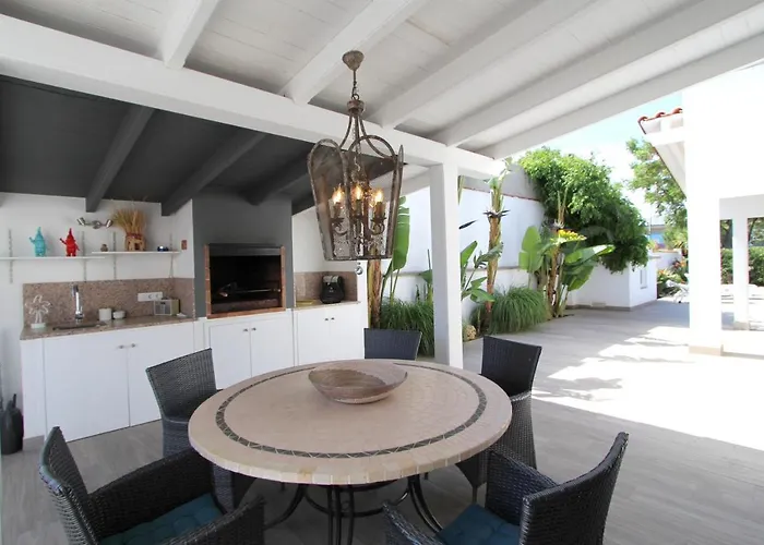 Leon Inmo Arisha - 10009 Βίλα Empuriabrava