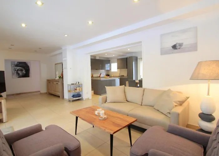 Leon Inmo Arisha - 10009 Empuriabrava