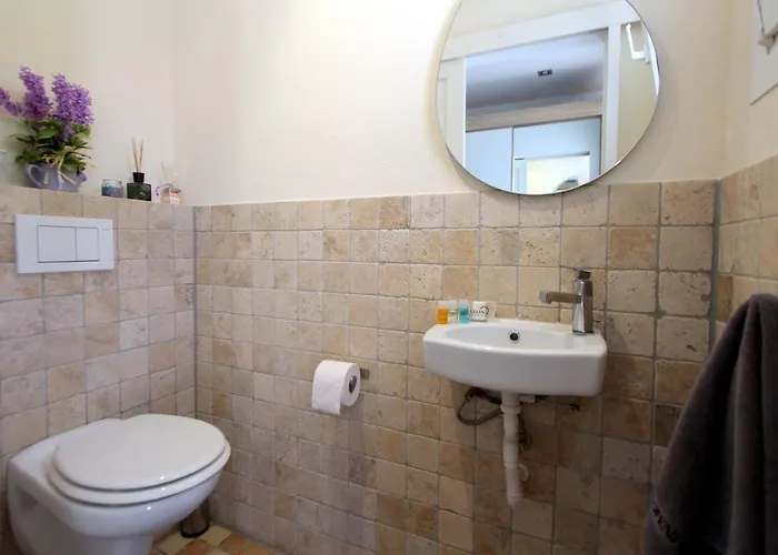 Leon Inmo Arisha - 10009 Empuriabrava