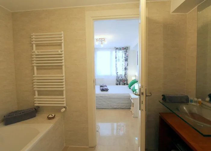 Leon Inmo Arisha - 10009 Empuriabrava